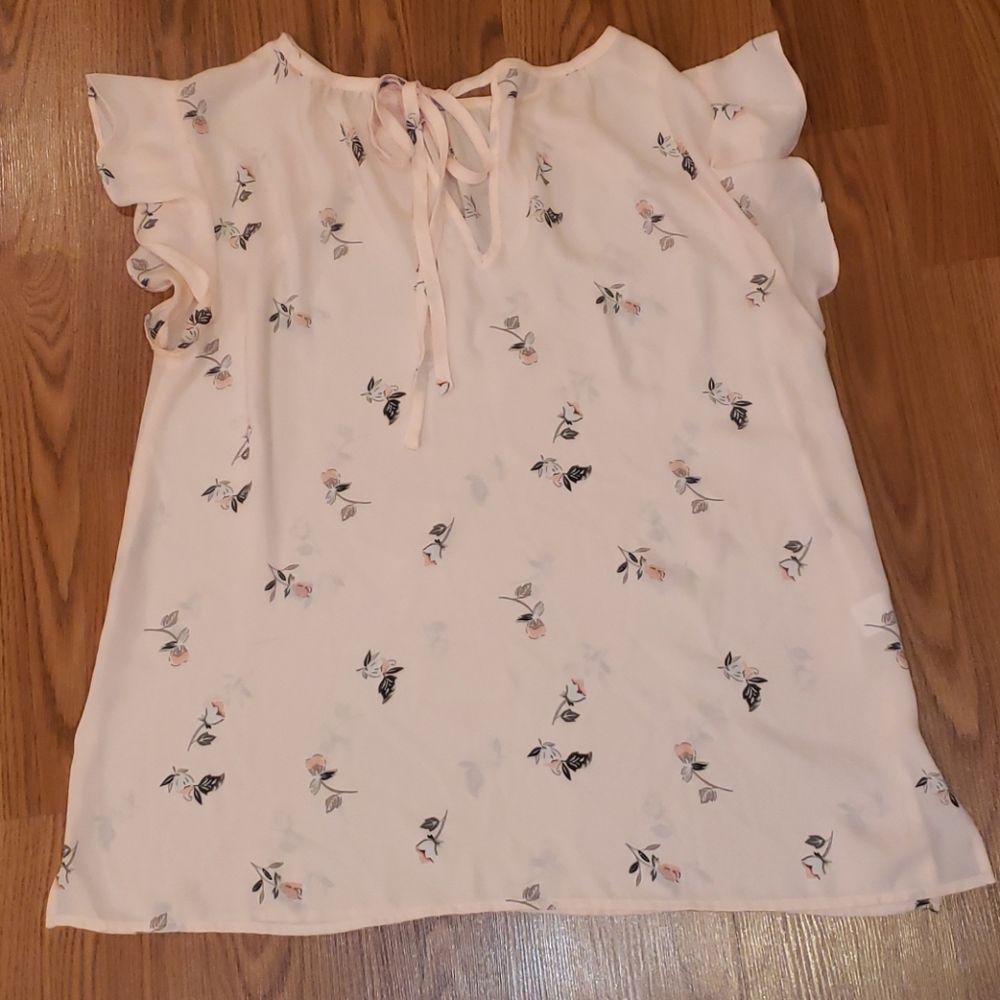 Loft Floral Tie Back Flutter Shell (Size M) - image 4